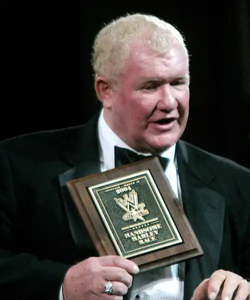 Harley Race accepting WWE Hall of Fame Plaque
